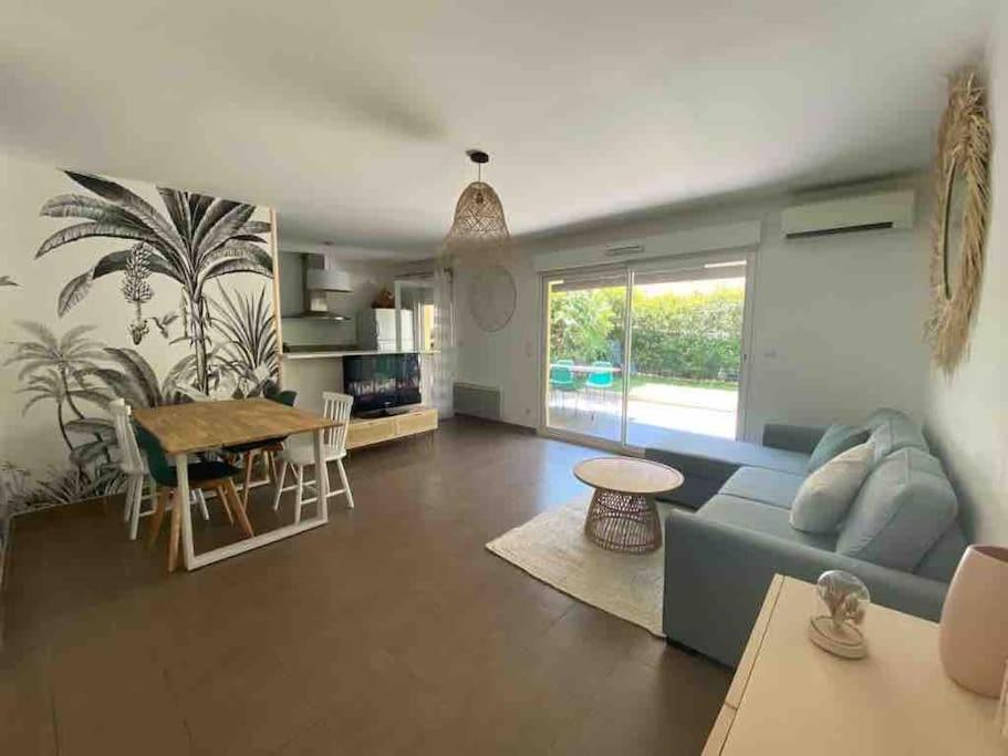 Tres Bel Appartement Contemporain Et Calme Фрежус Екстер'єр фото
