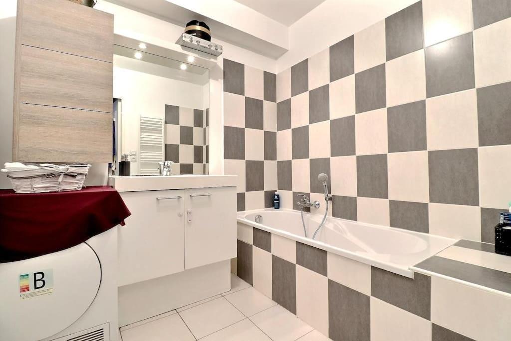 Tres Bel Appartement Contemporain Et Calme Фрежус Екстер'єр фото